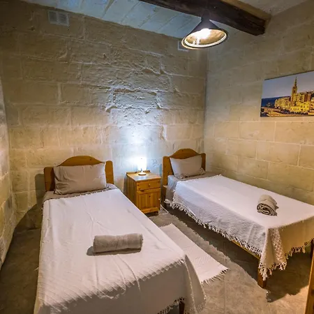Caqsi * Kerċem